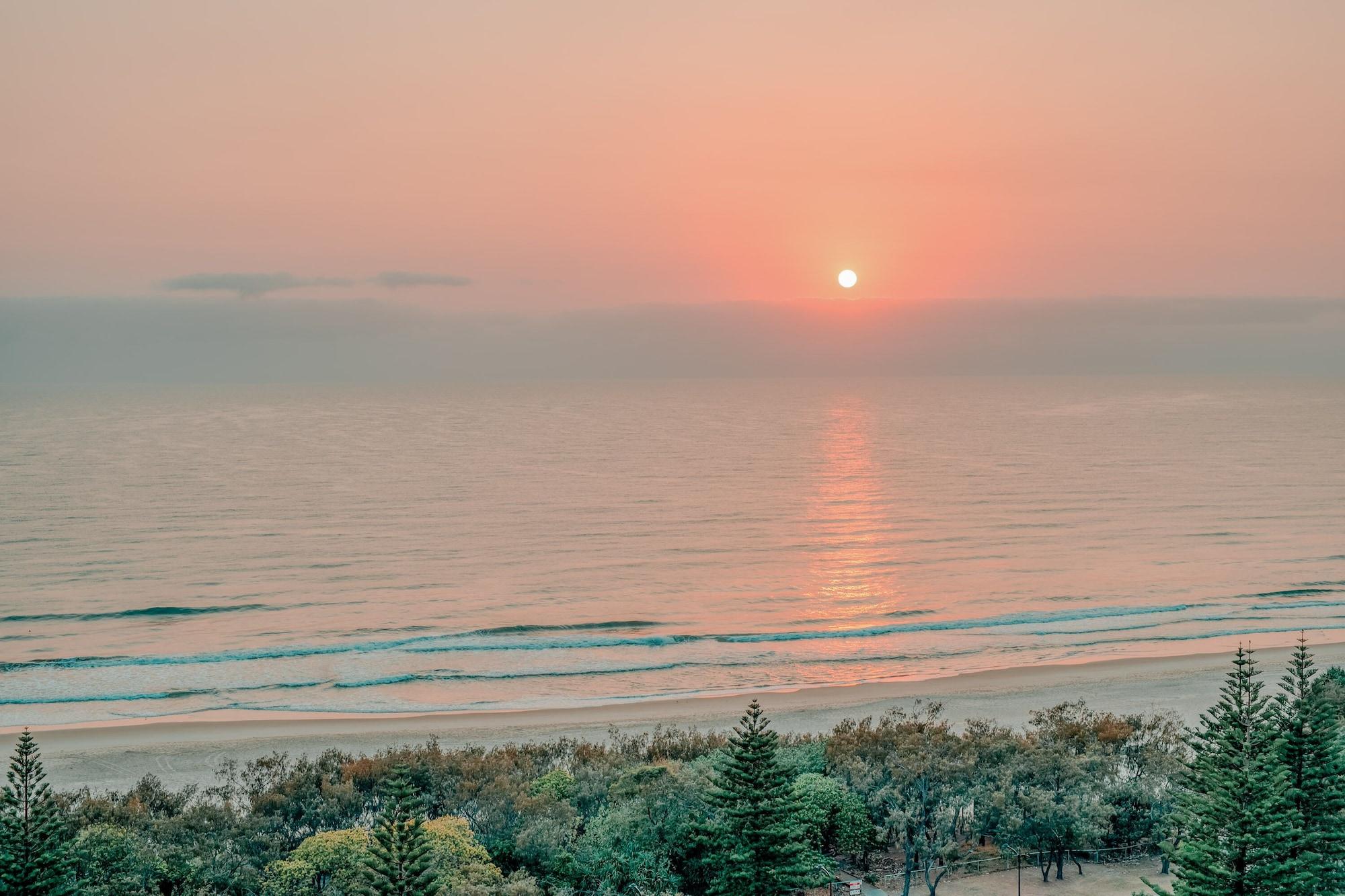 Carmel By The Sea Aparthotel Gold Coast Exterior photo